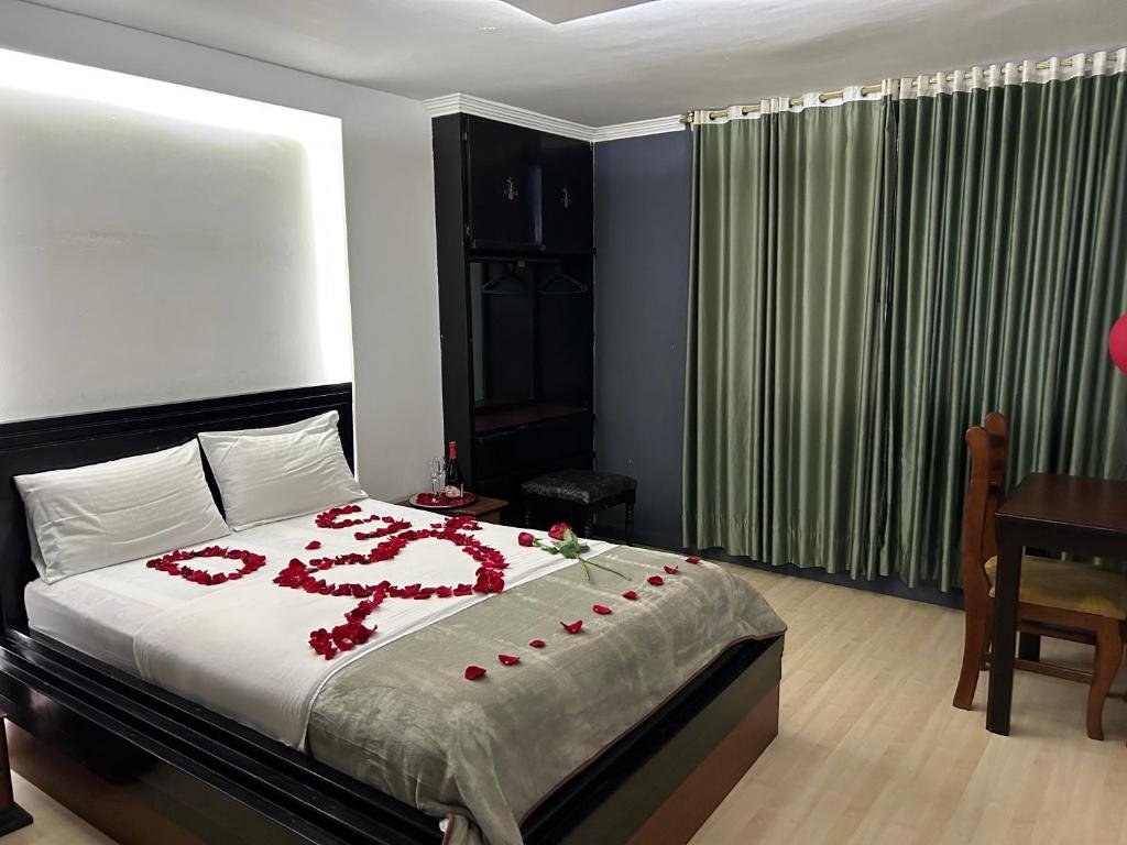 IÑAQUITO GOLD hostal